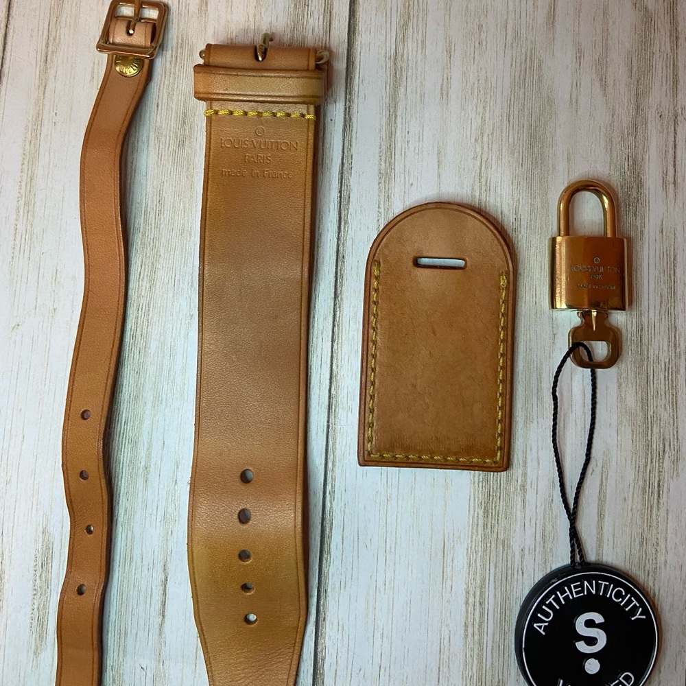COPY - COPY - Louis Vuitton Vachetta Luggage Tag and Poignet Set with Lock and … - Picture 4 of 5